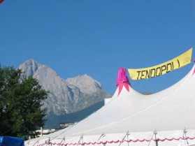 Tendopoli 2003